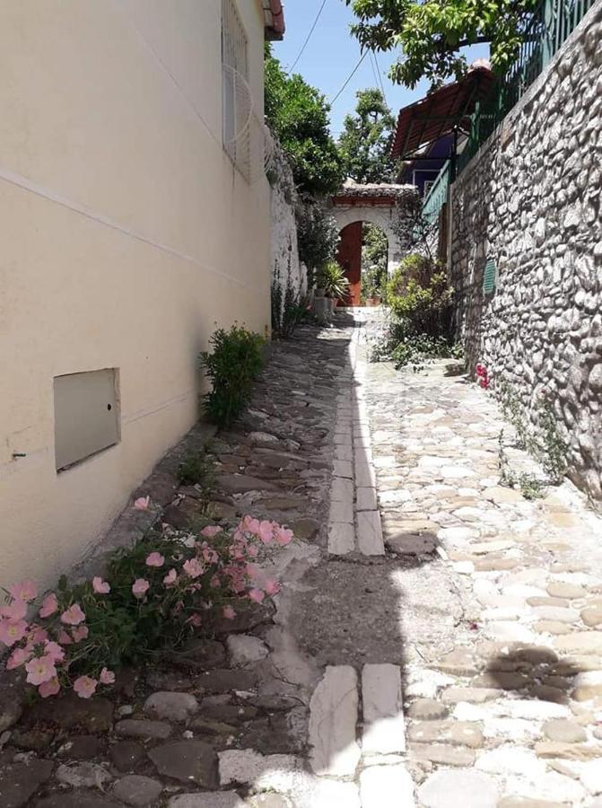 Guesthouse Hlias Gloria Berat Dış mekan fotoğraf