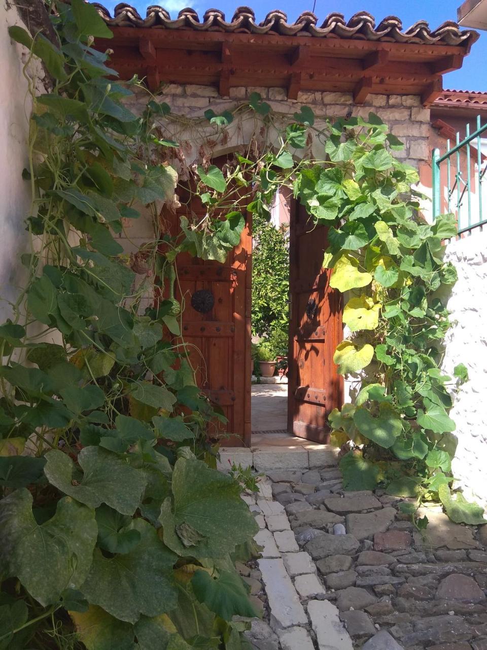 Guesthouse Hlias Gloria Berat Dış mekan fotoğraf