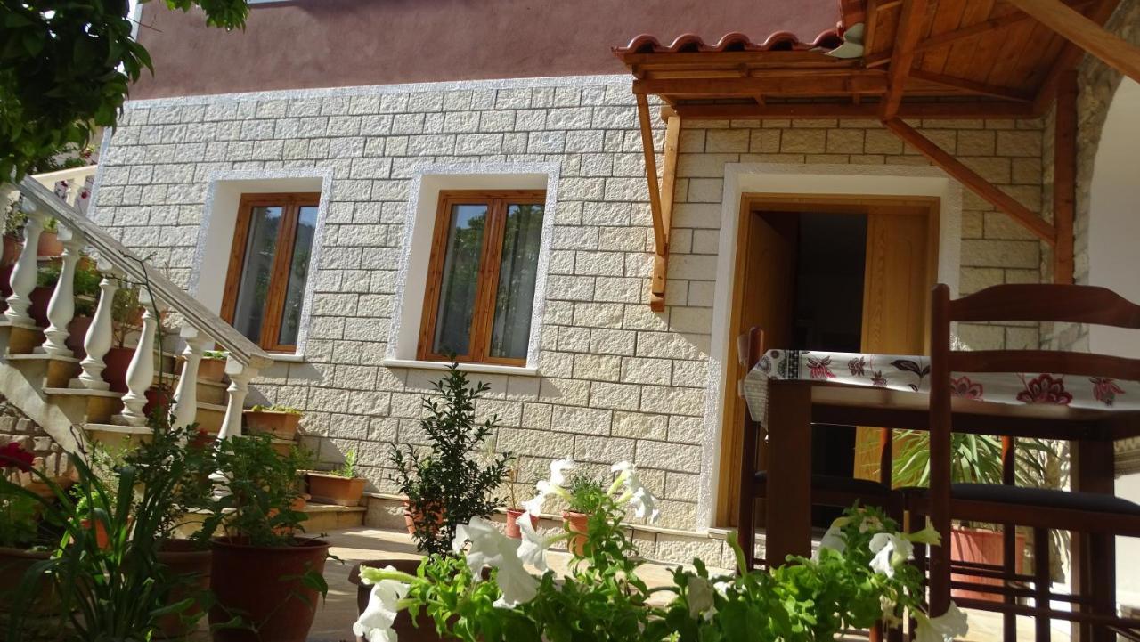 Guesthouse Hlias Gloria Berat Dış mekan fotoğraf