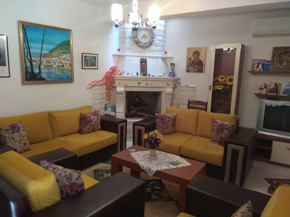Guesthouse Hlias Gloria Berat Dış mekan fotoğraf
