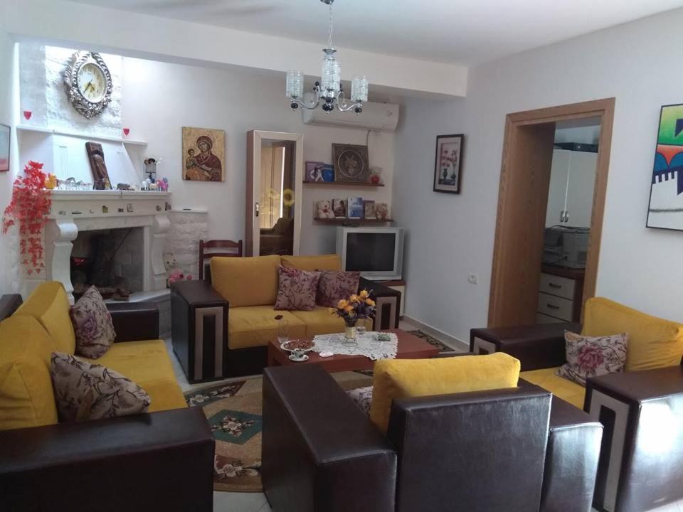 Guesthouse Hlias Gloria Berat Dış mekan fotoğraf