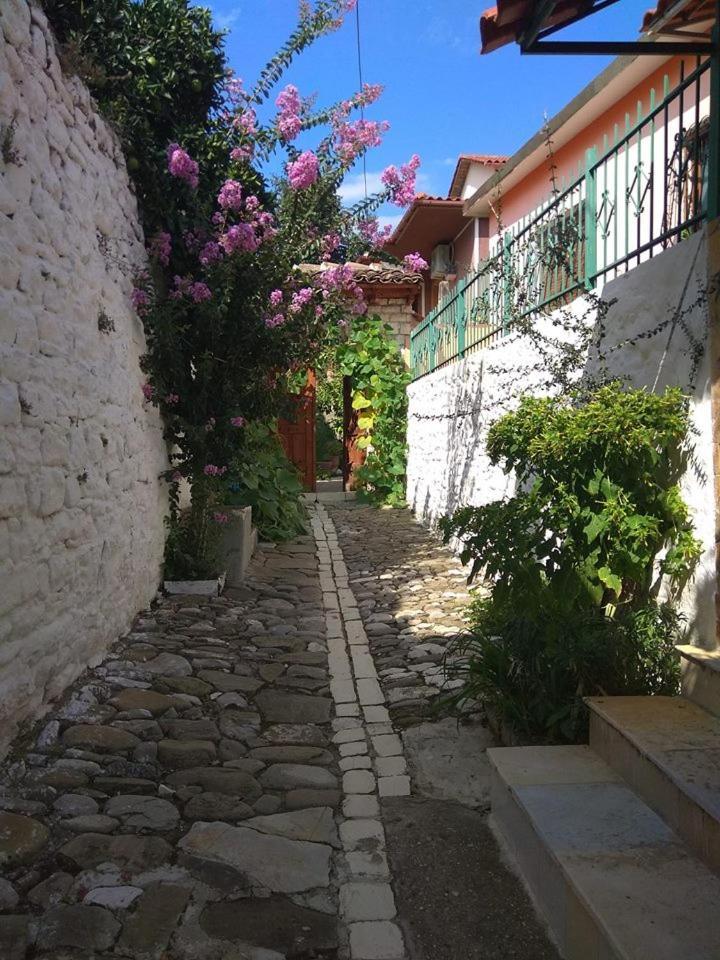 Guesthouse Hlias Gloria Berat Dış mekan fotoğraf