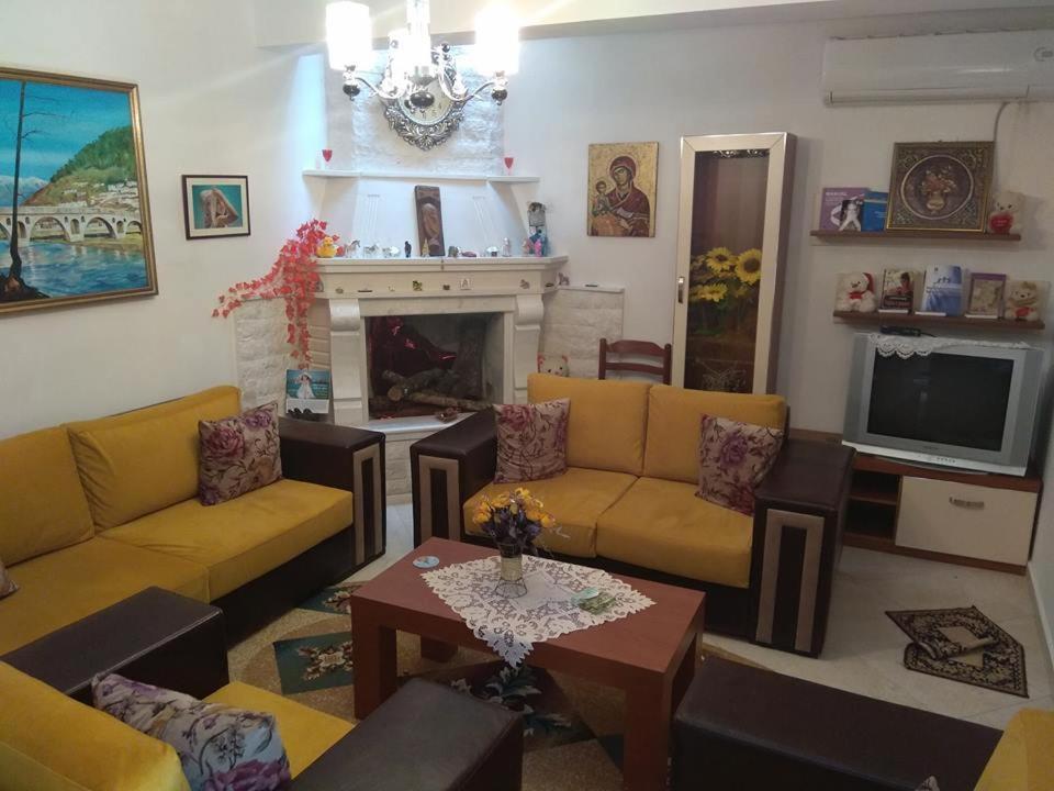 Guesthouse Hlias Gloria Berat Dış mekan fotoğraf